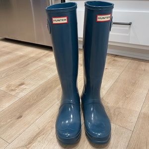 Hunter - Tall Glossy Boots Blue | Size 9